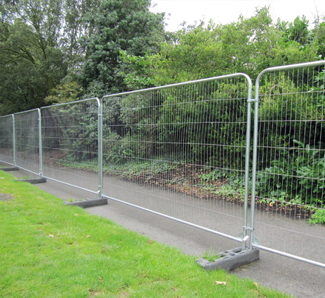 RT Standard Anticlimb construction fences placed side by side and securely connected, forming a continuous barrier
